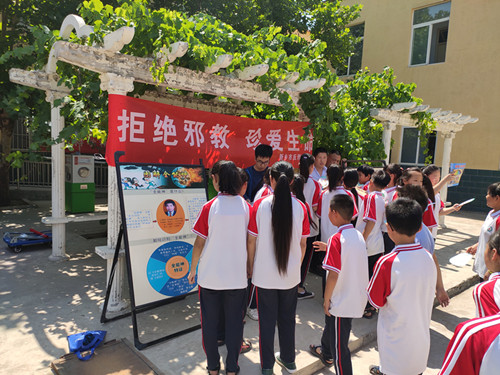反邪教警示教育宣传月系列活动 走进辉县市上八里镇中心学校