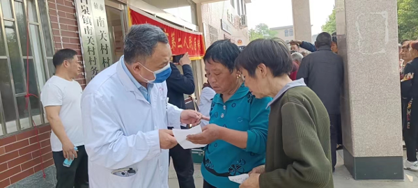 辉县市百泉镇科协开展第35个“爱国卫生月”义诊宣传活动