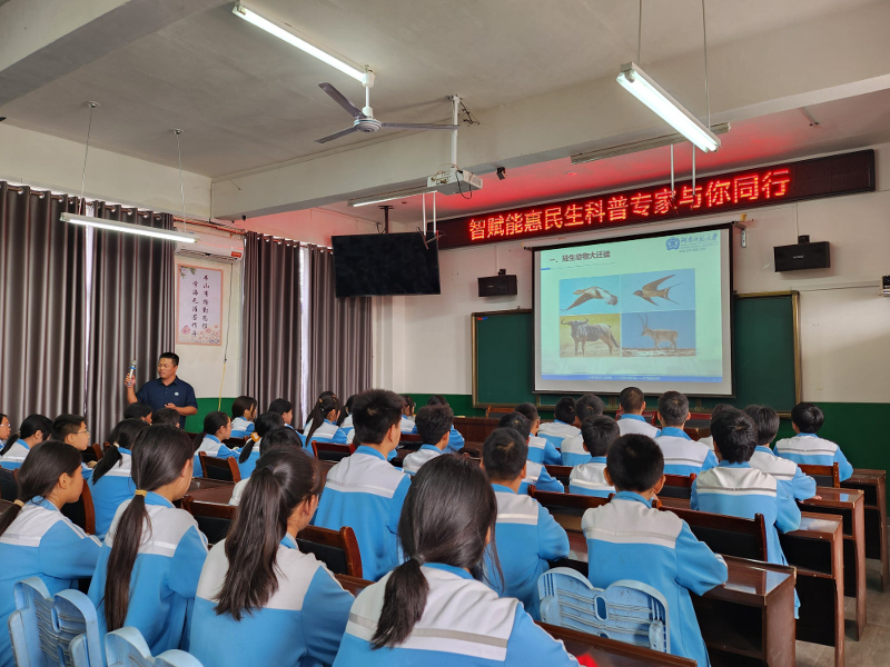 弘扬科学精神  厚植爱国情怀 ——新乡市科普专家走进乡村学校