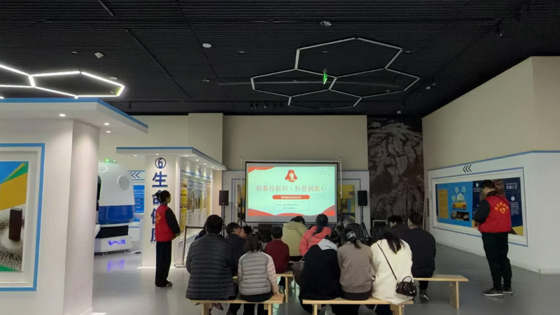银幕传新知 科普润童心——新乡市科协开展雷锋精神宣传教育活动