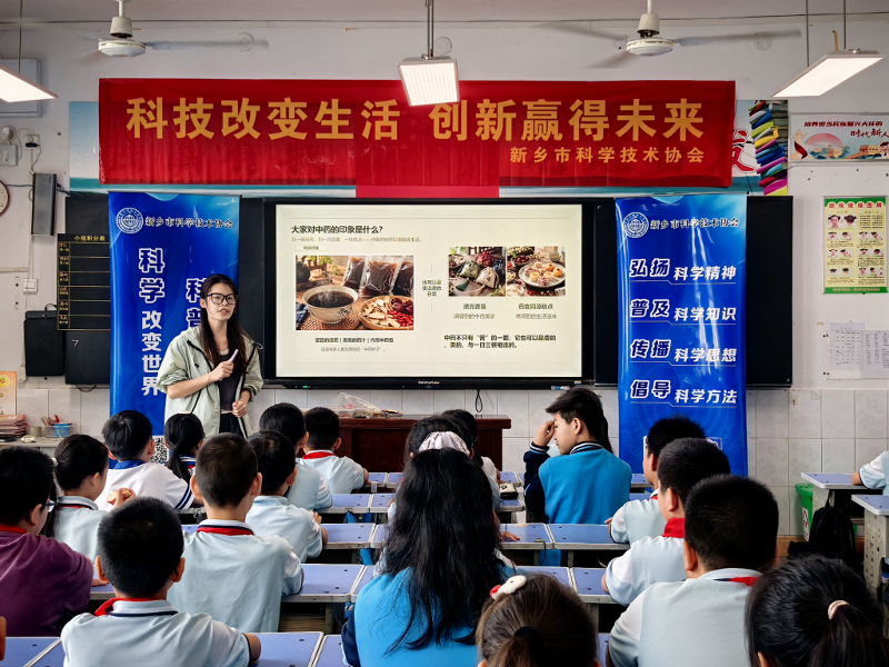游中药奇妙世界  把药香搬进课堂