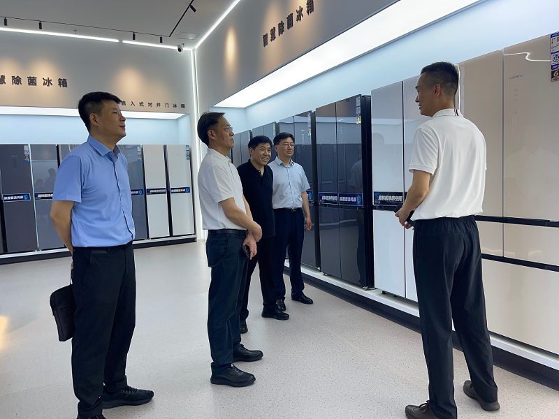 李纪峰调研新飞智家.jpg